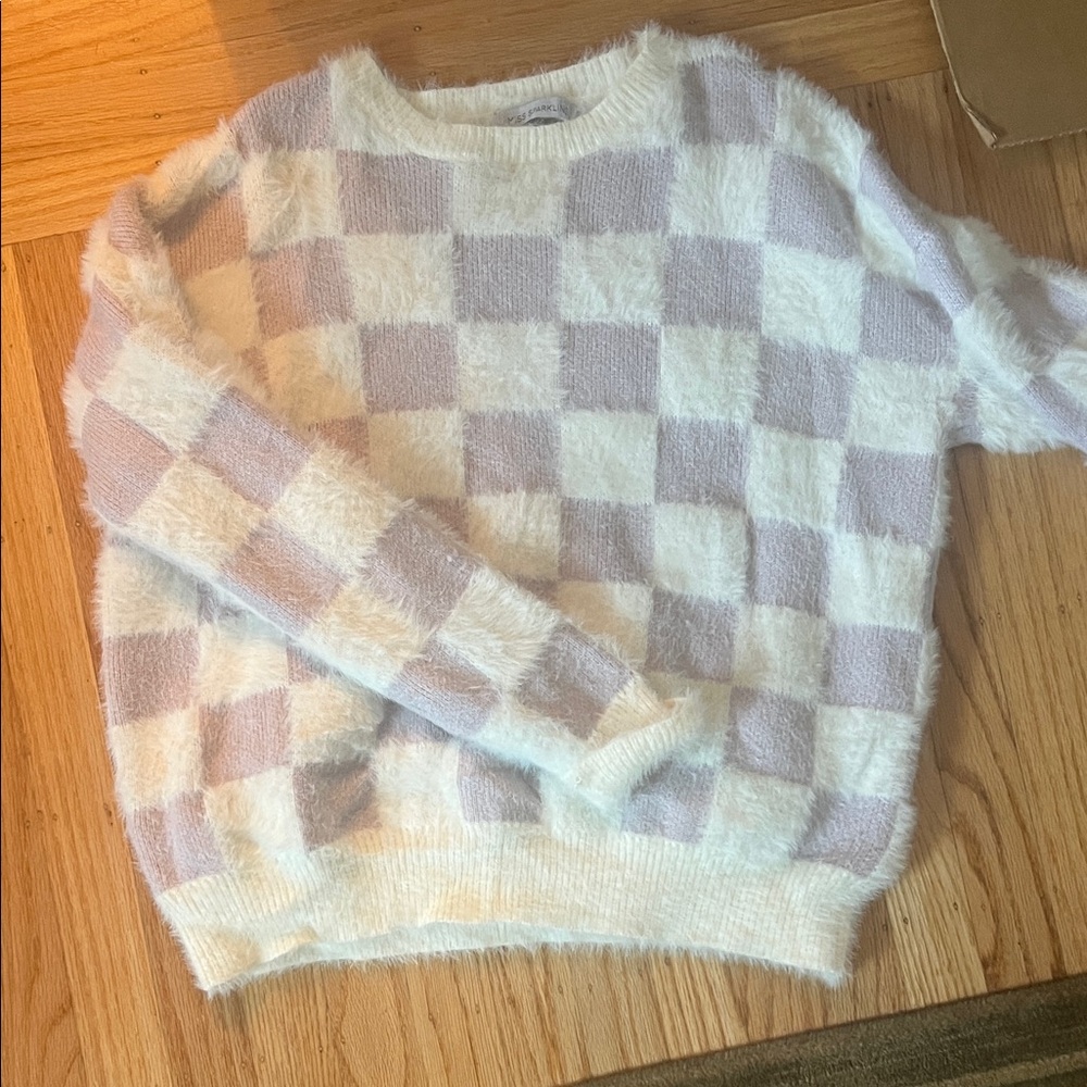 Elegant Checkered Sweater - White and Cream